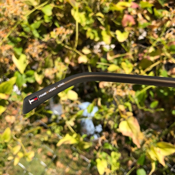 Vintage Tommy Hilfiger Sunglasses - Picture 4 of 4